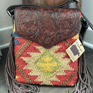 Ariat Brynlee Conceal Carry 100% leather,90% wool,3 exterior zip,snap,crossbody